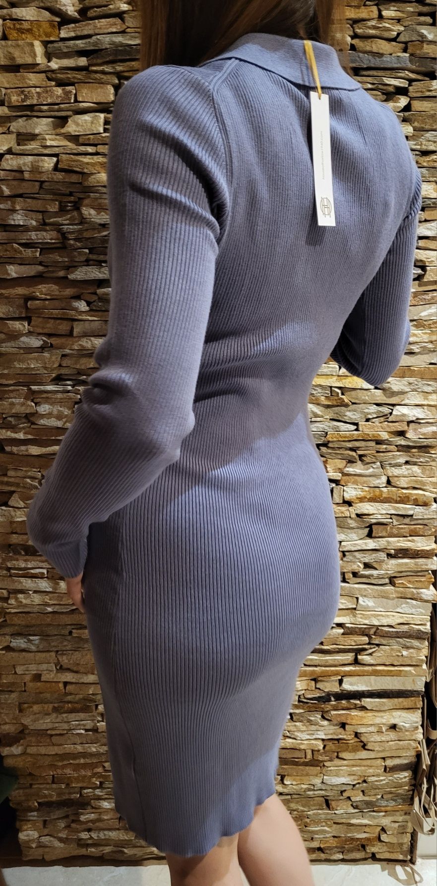 Sukienka sweterkowa z długimi rękawami i guzikami  M