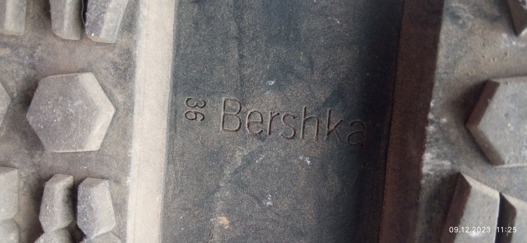 Ботинки Bershka      .