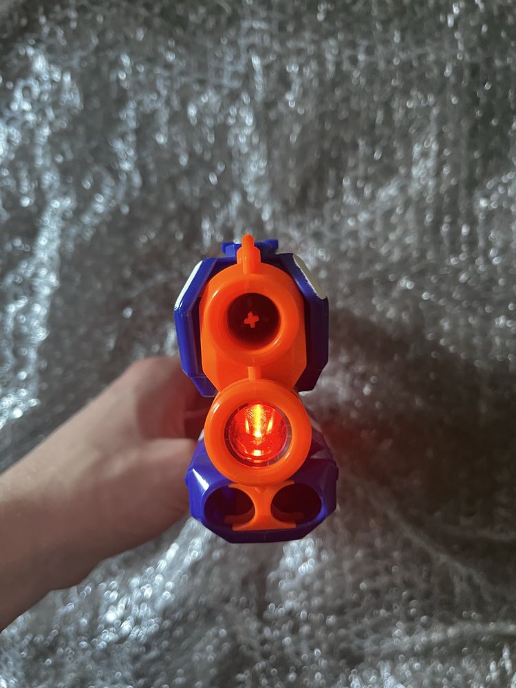Pistolet nerf z laserem
