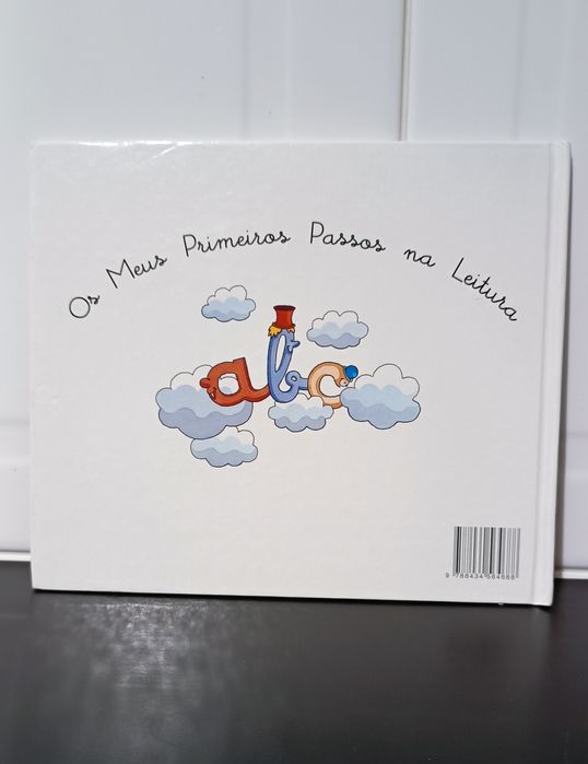 U de Úrsula. Livro Alfabeto da Salvat