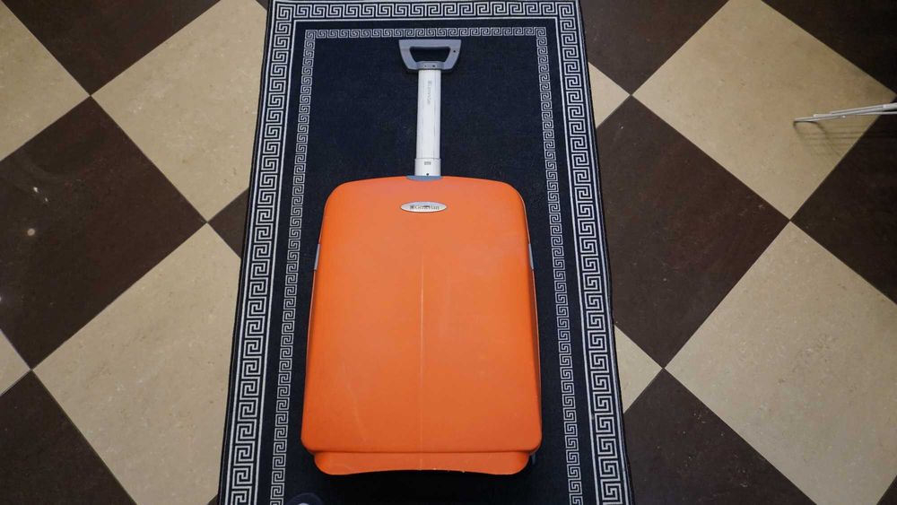 TWARDA walizka z polipropylenu na KLAMRY -(bez zamka krawieckiego)