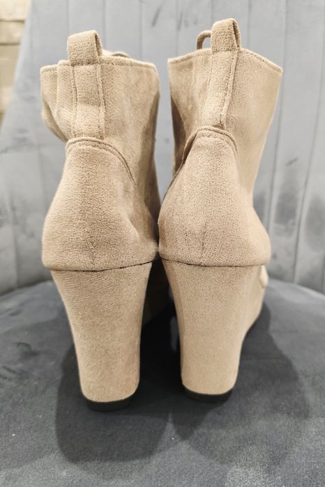 Buty na koturnie 39