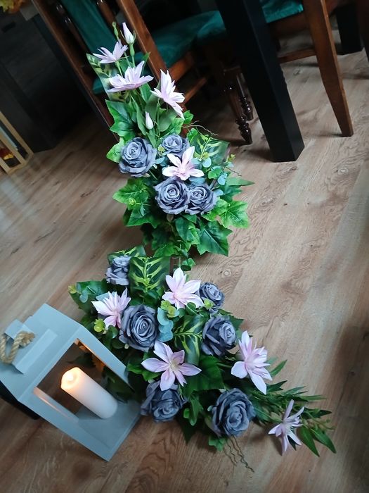 Wiązanka na cmentarz z latarenką