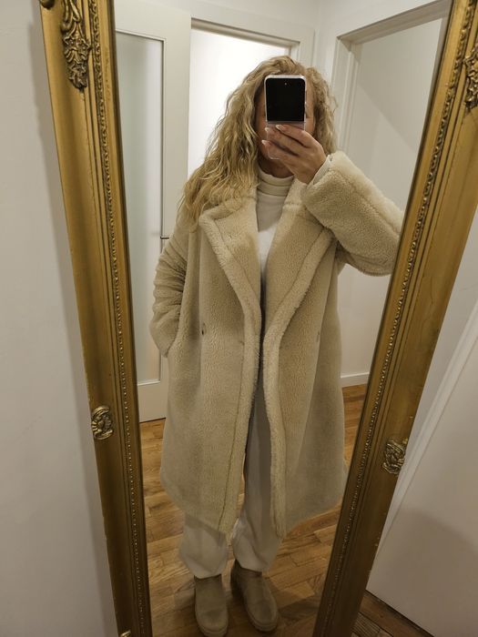 Casaco em pêlo, resistente á chuva!!! Muito quentinho