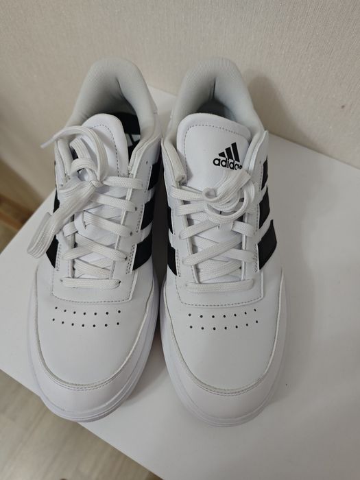 Продам чоловічі кросівки Adidas Courtblock 44р.