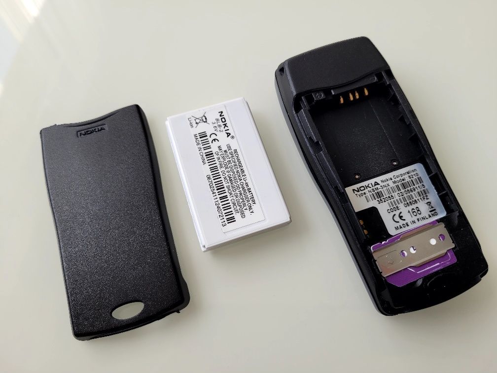 Nokia 8210 kolor niebieski, brak simlock, język PL