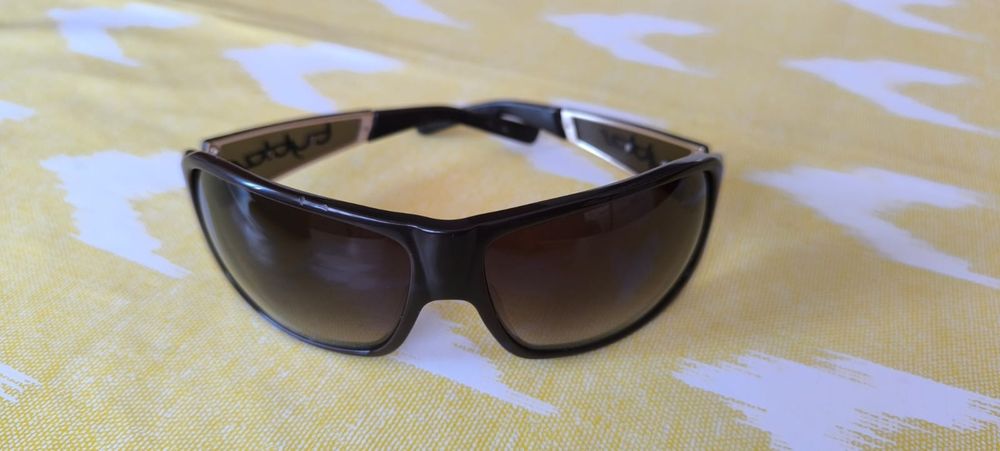 Óculos de sol originais