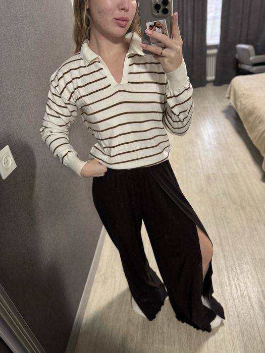 Кофта в полоску коричневу