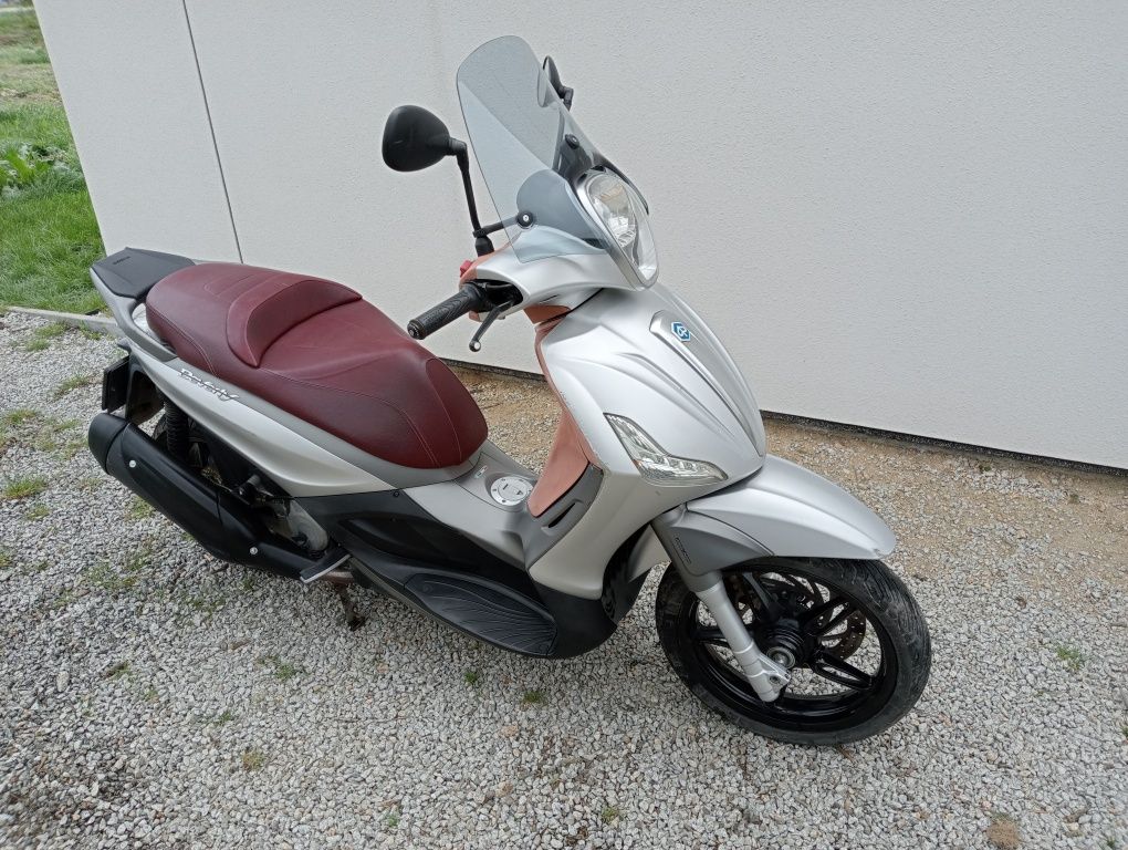 Piaggio Beverly 350 IE kontrola trakcji, lepszy jak xmax x-Max 250 400