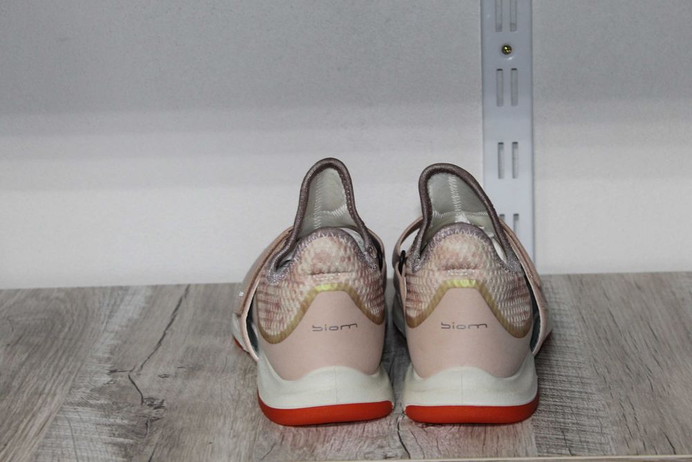 Кросівки Ecco Biom Amrap 37 розмір