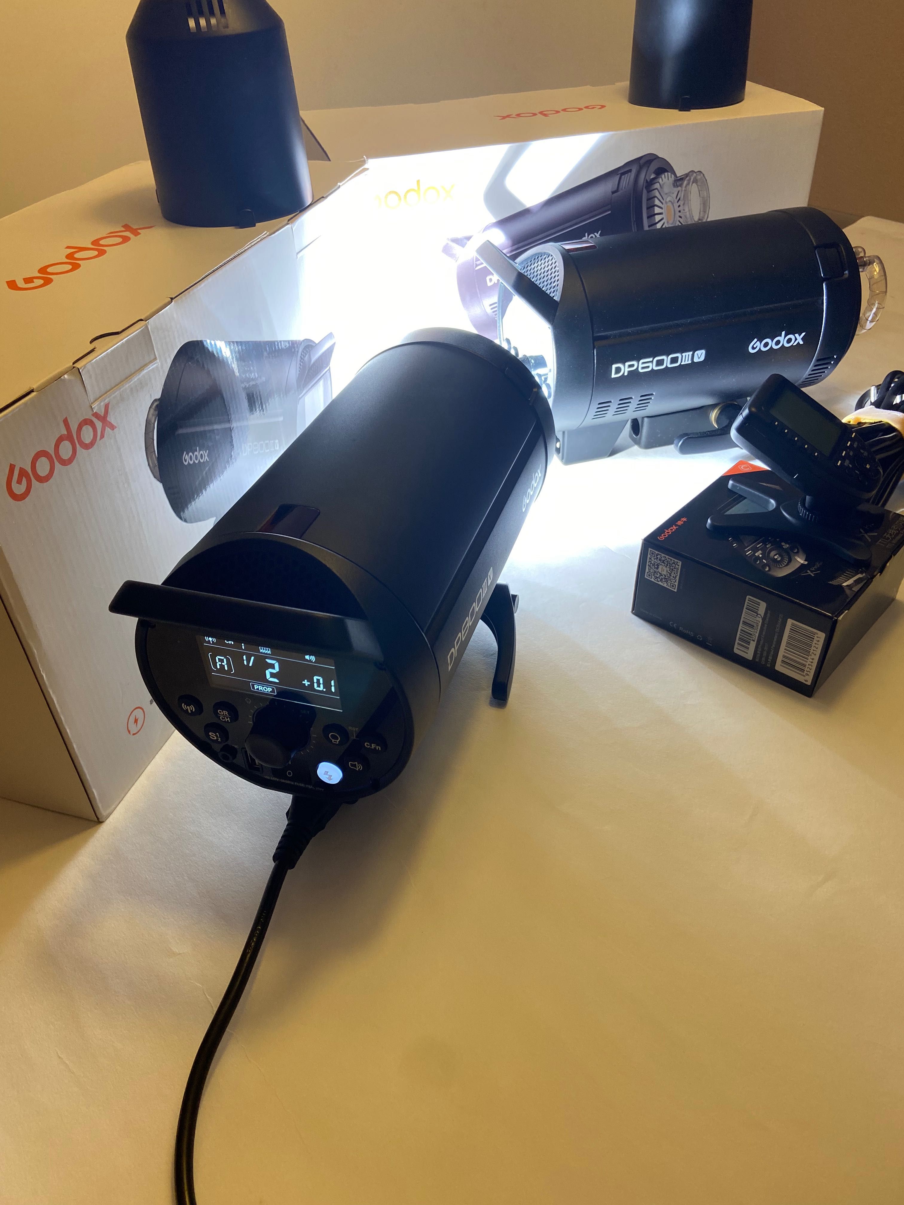 Flash Godox DP 600III V e 800 III V + Disparador (como novos)
