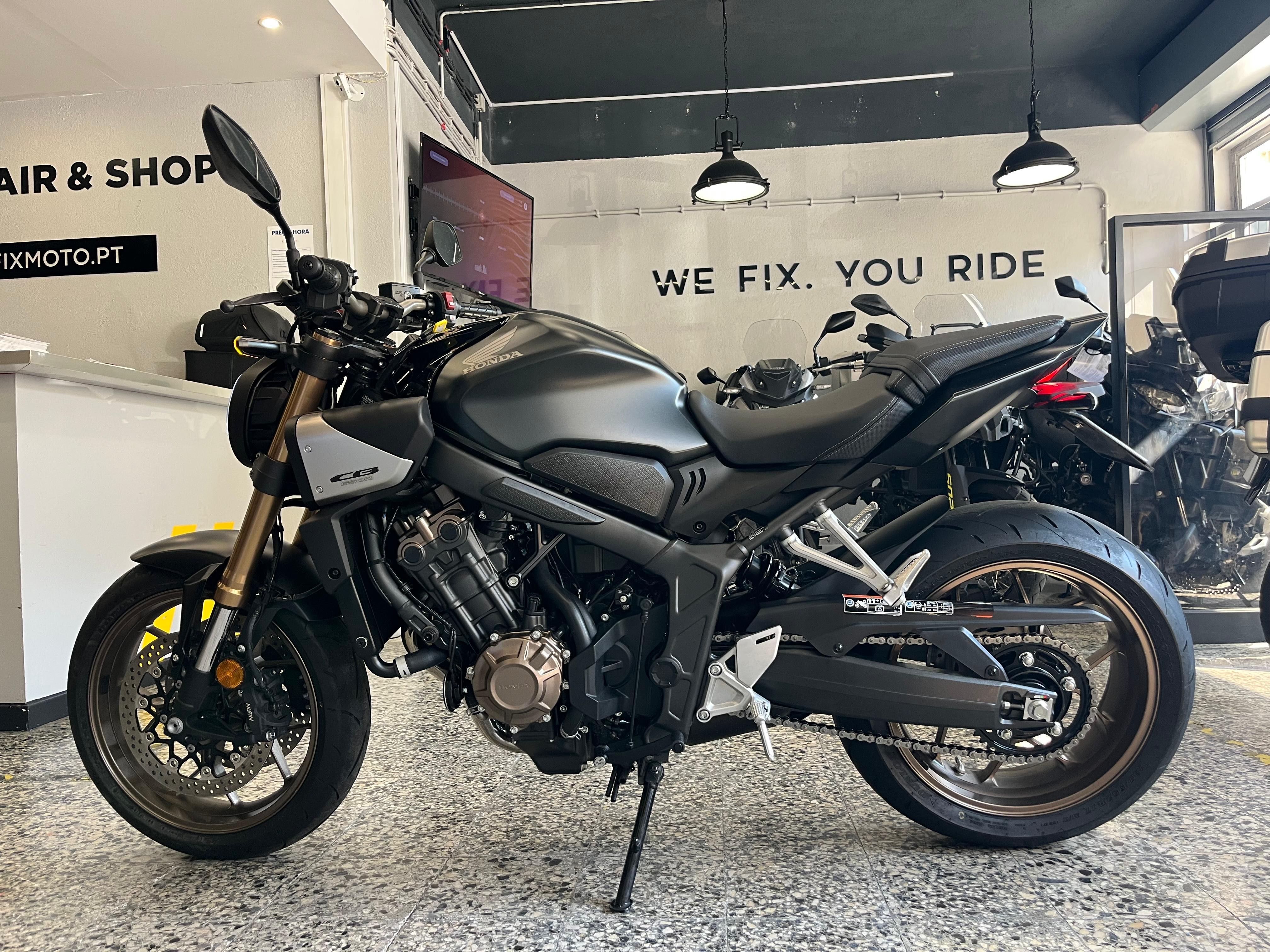 Honda CB 650 RA de 2024, como nova, com apenas 2902 Kms