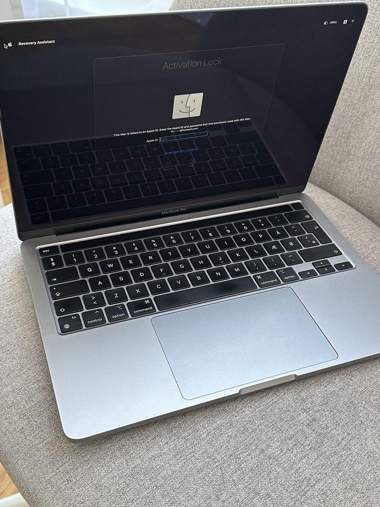 Macbook pro 13 2020 m1 icloud lock