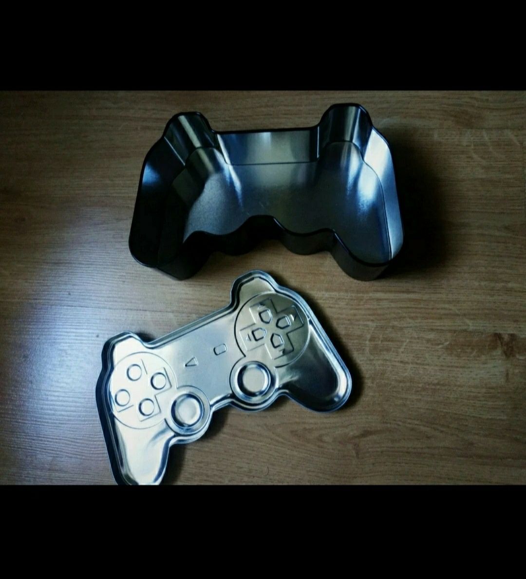 Pad, joystick, metalowe pudełko