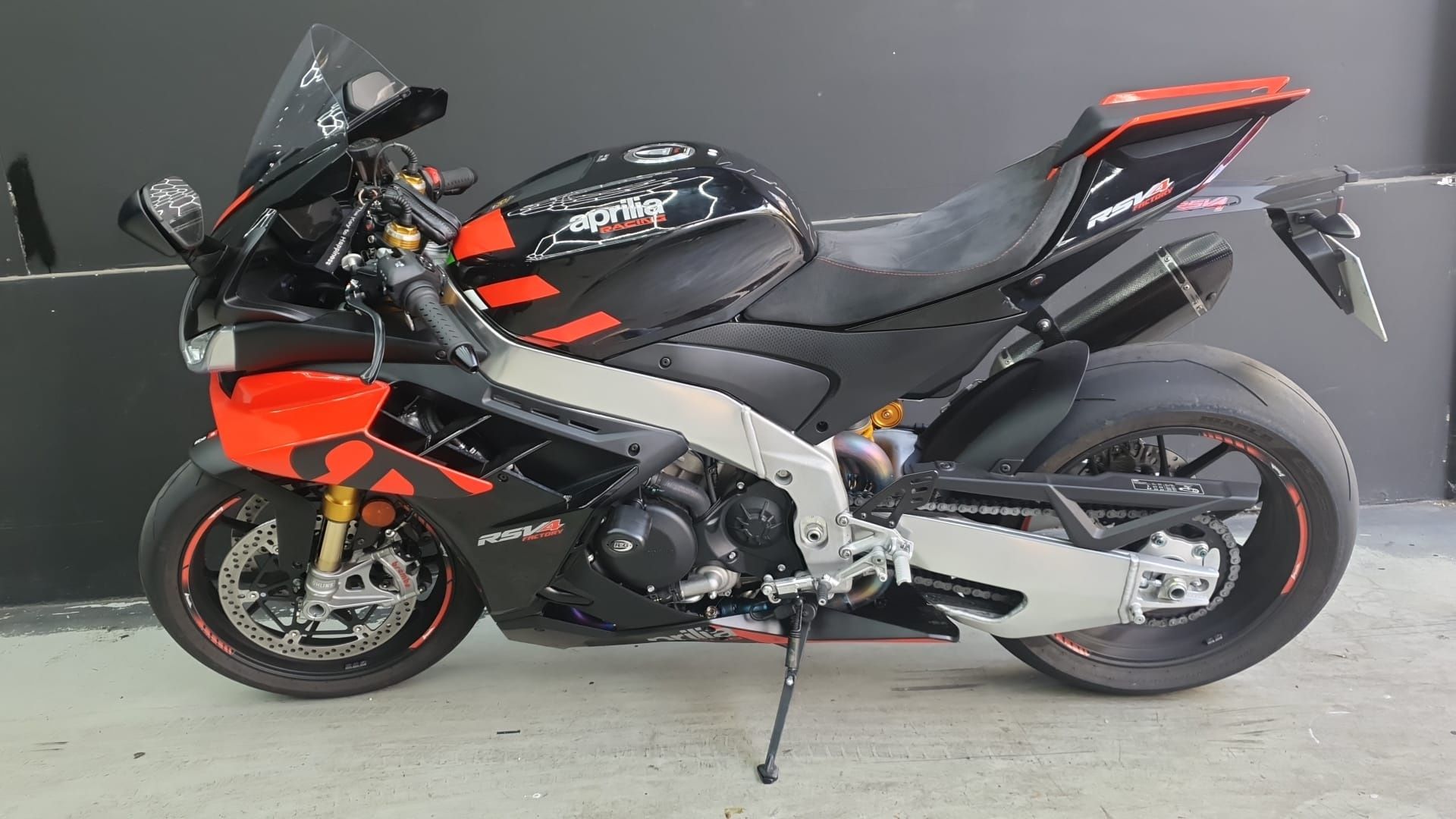 Aprilia RSV4 1100 Factory 2021 c/extras