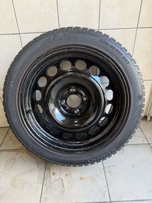 Продам  комплект  коліс Kumho 225/45R17