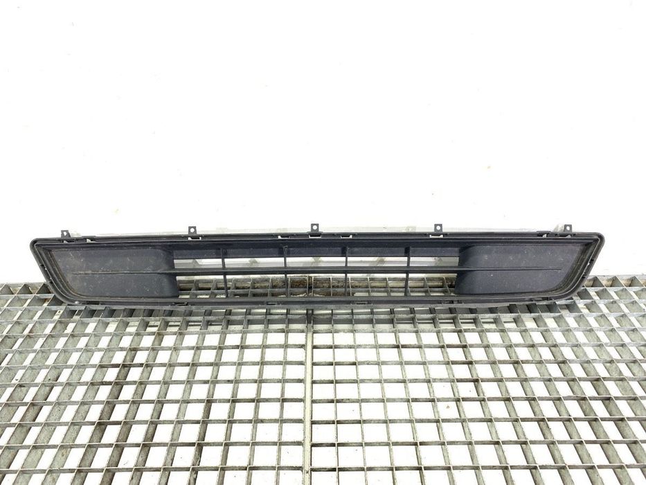 KRATKA ZDERZAKA PRZÓD ŚRODKOWA - 199.00 PLN - FORD USA MUSTANG coupe 2014 - 2022 3.7 V6 224 kW