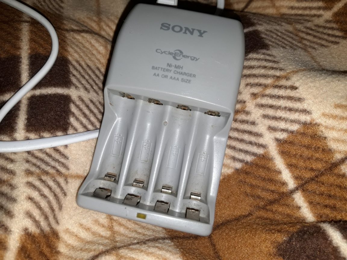 Зарядное устройство для аккумуляторов SONY BCG-34HLD батареек