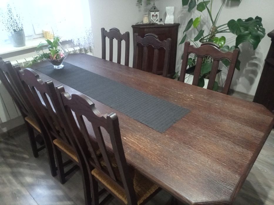 Stół dębowy z krzesłami