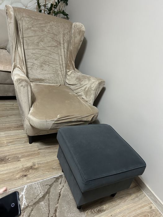 Fotel typu uszak z podnóżkiem