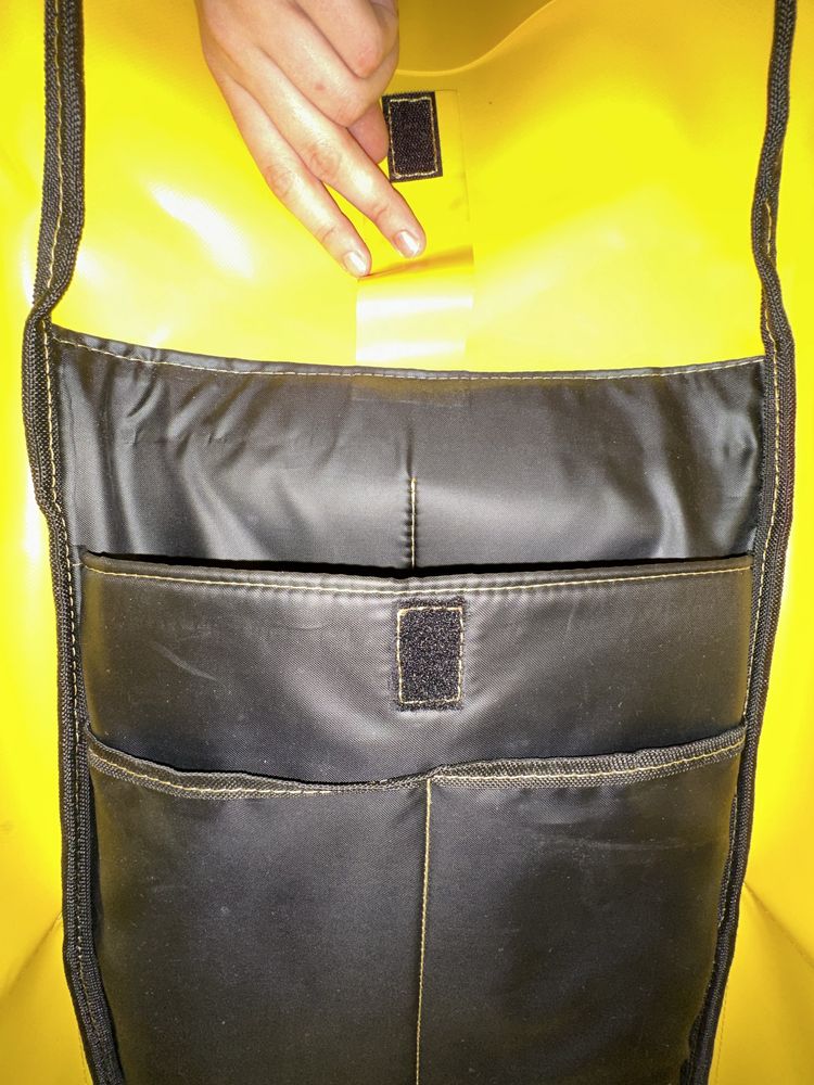 Яскравий жовтий рюкзак Finick rolltop на фастексах для поїздок місткий