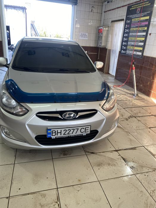 hyundai accent 2012