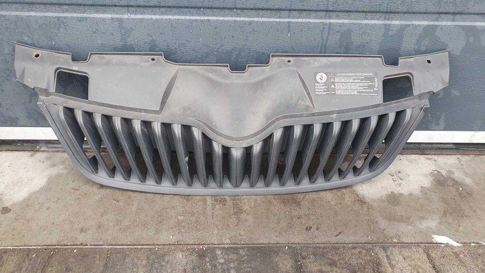 Skoda Fabia II Grill Atrapa Kratka chłodnicy zderzaka pas przedni LIFT