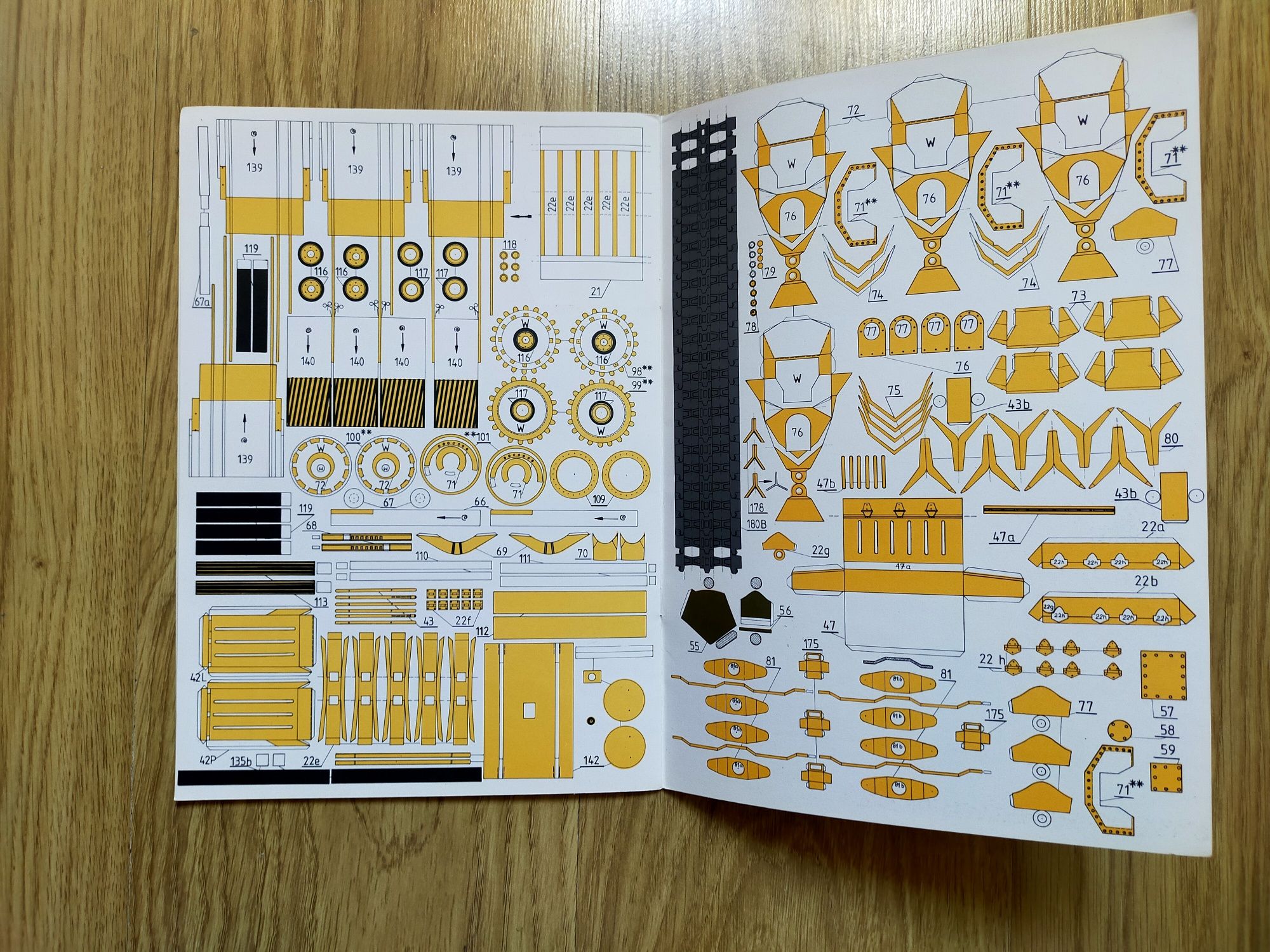 Model kartonowy MODELIK "VALENTINE" MK IV 1:25