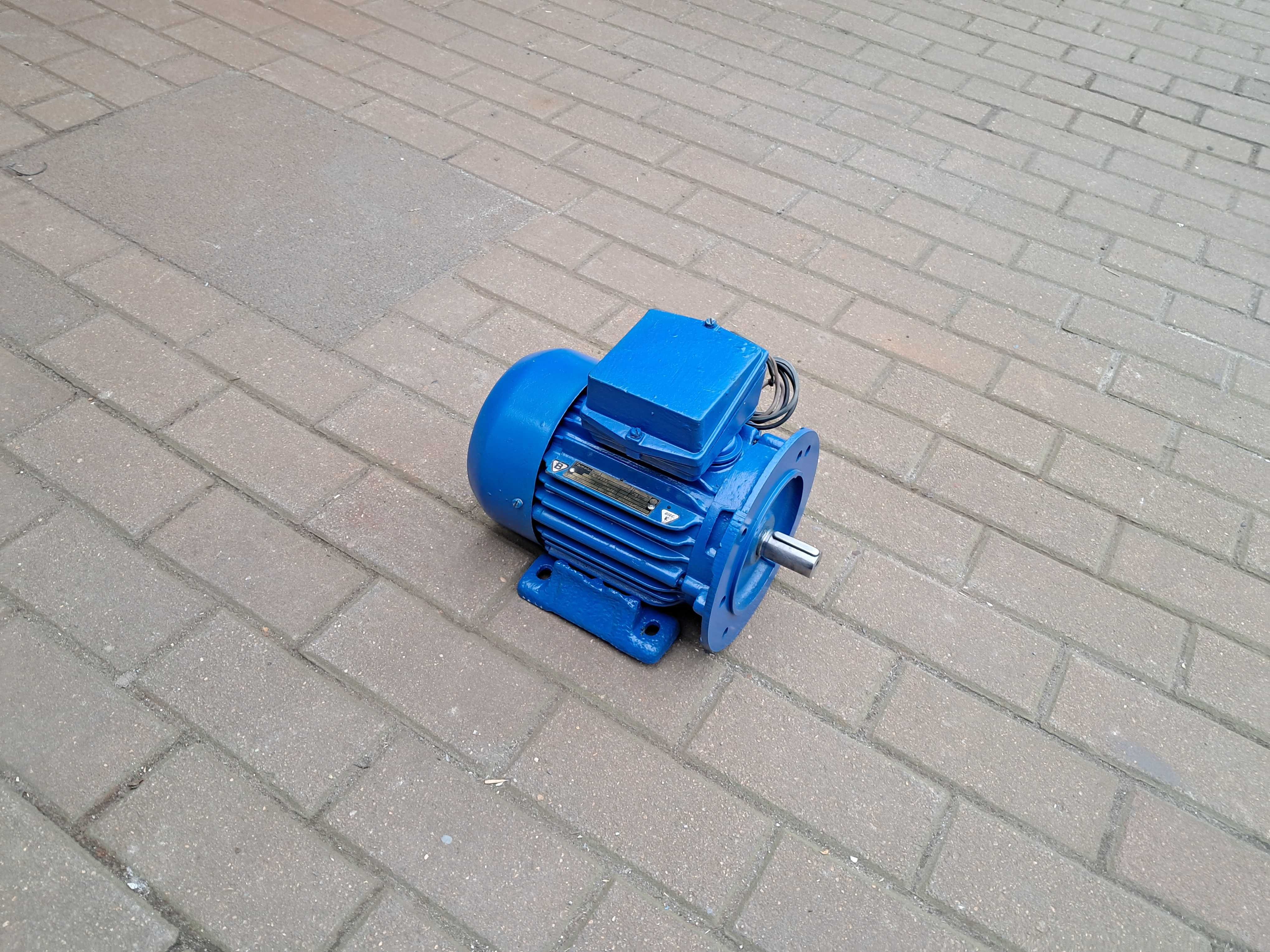 Silnik elektryczny wolnoobrotowy 0.65kw 935 obrotów . Wysyłka