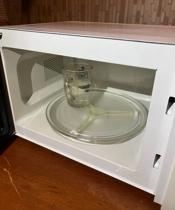 Микроволновка Sharp, в хорошому стані