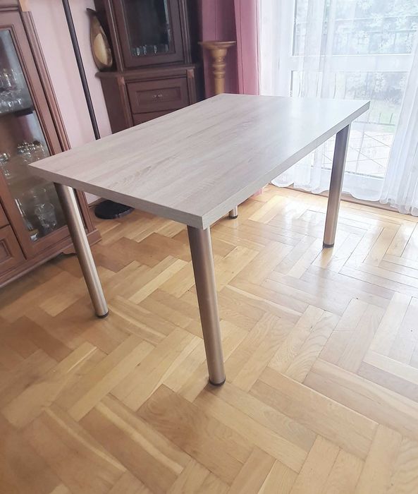 łóżko NYHAMN  140x200, możliwy dowóz. Także stół - biurko.