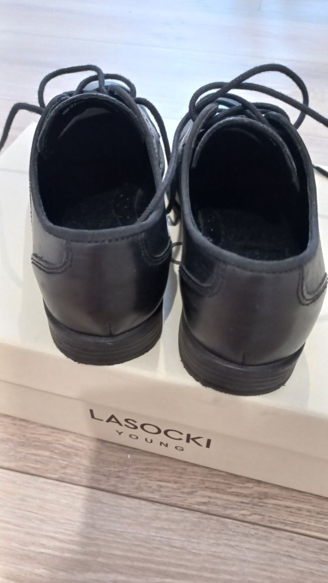 Eleganckie skórzane buty Lasocki r.33 czarne buciki komunia święta