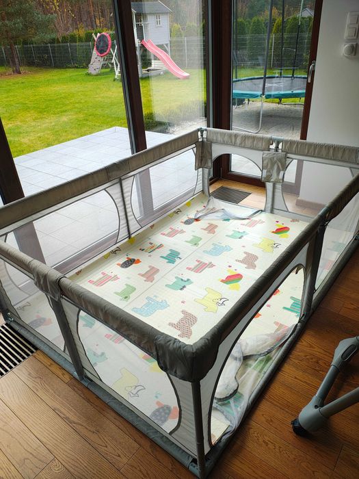 Kojec dla dziecka 200 x 140 cm z matą.