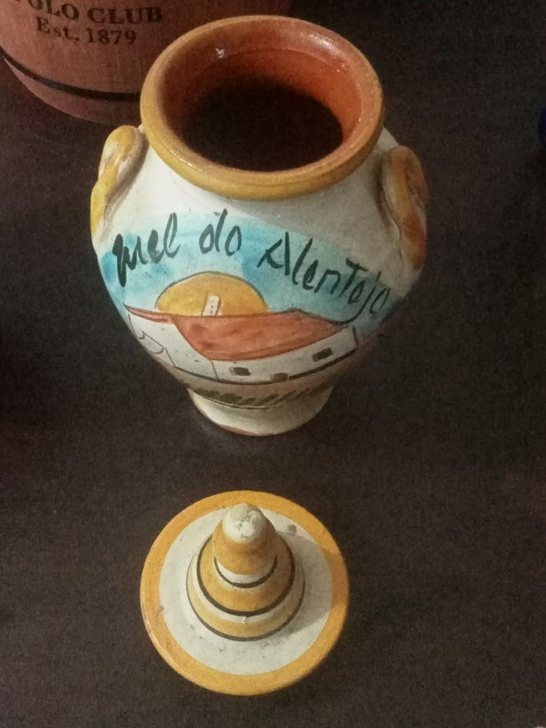 Dois potes de mel de barro, pintados á mão