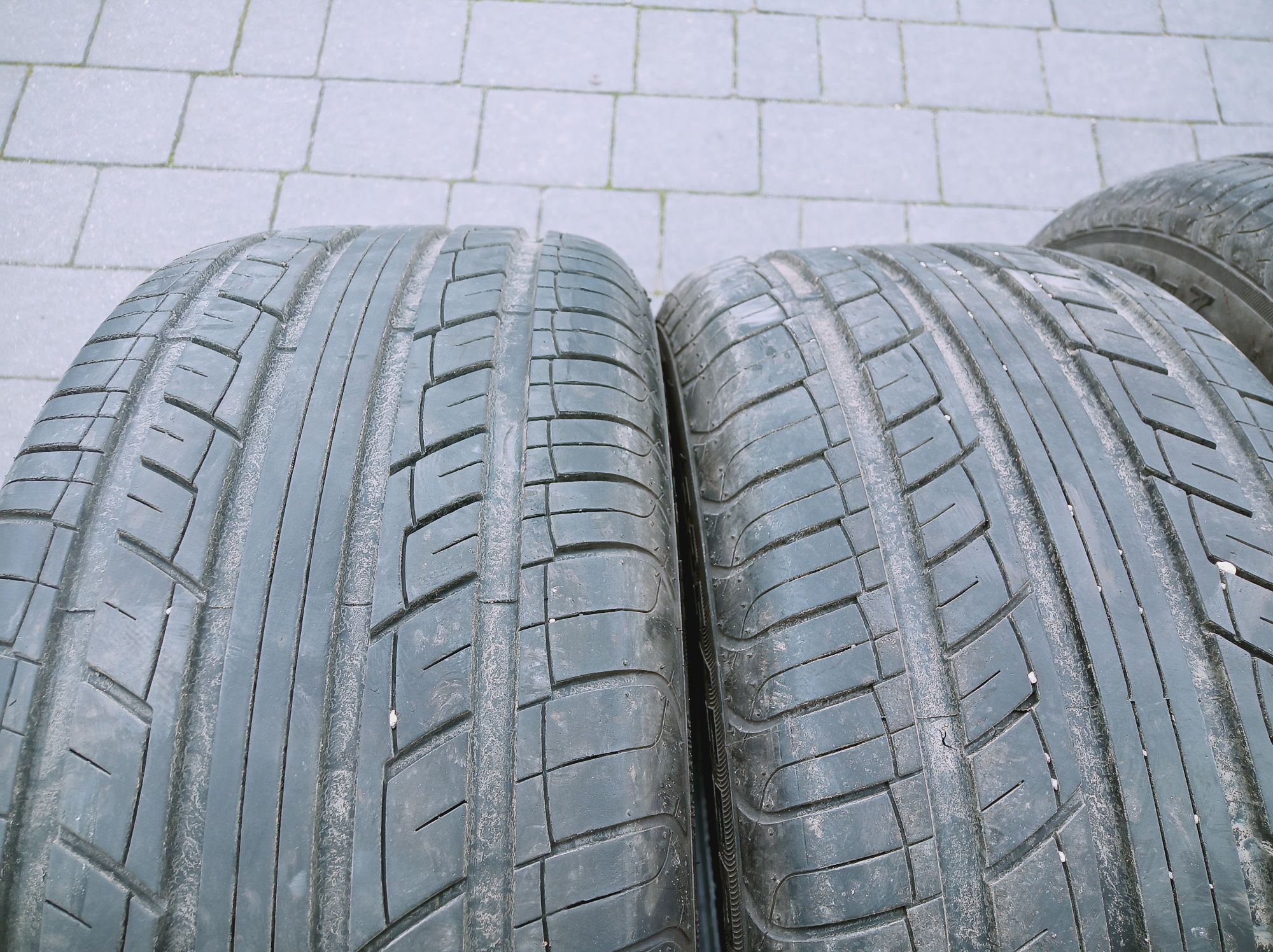 Opony letnie 225/55 r16