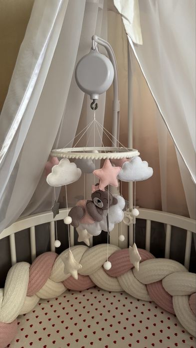 Дитячій мобіль на ліжко