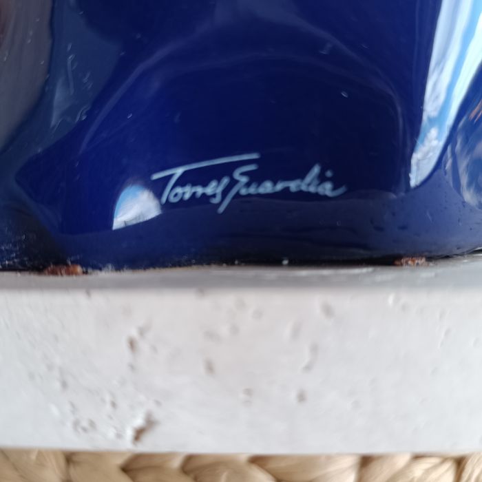 Escultura vitrificada obra  de José Torres Guardia.