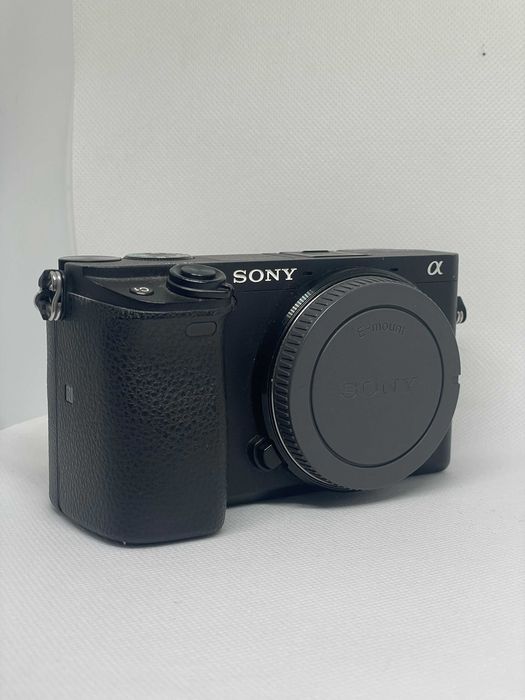 Camara Sony Alpha A6400 + Sony FE 35mm f/1.8 – Kit Completo