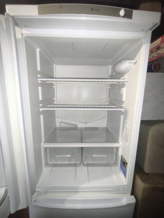 Індезіт холодильник