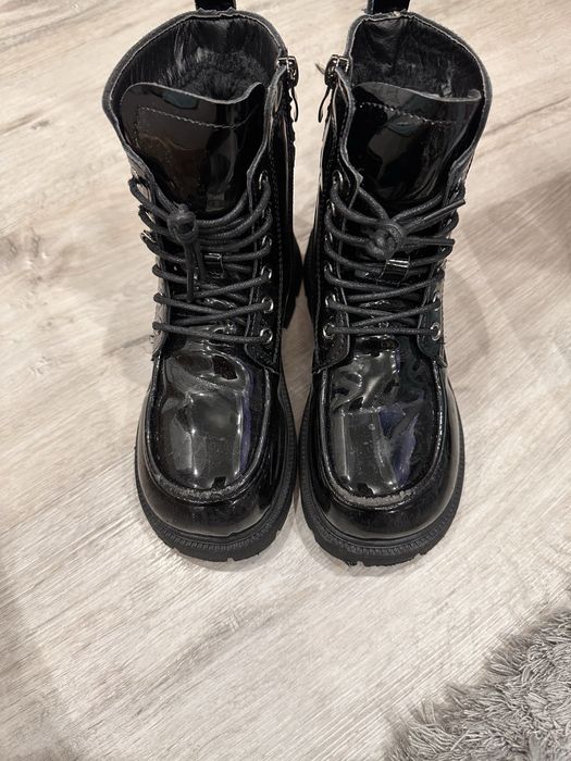 Лакові чобітки для дівчинки