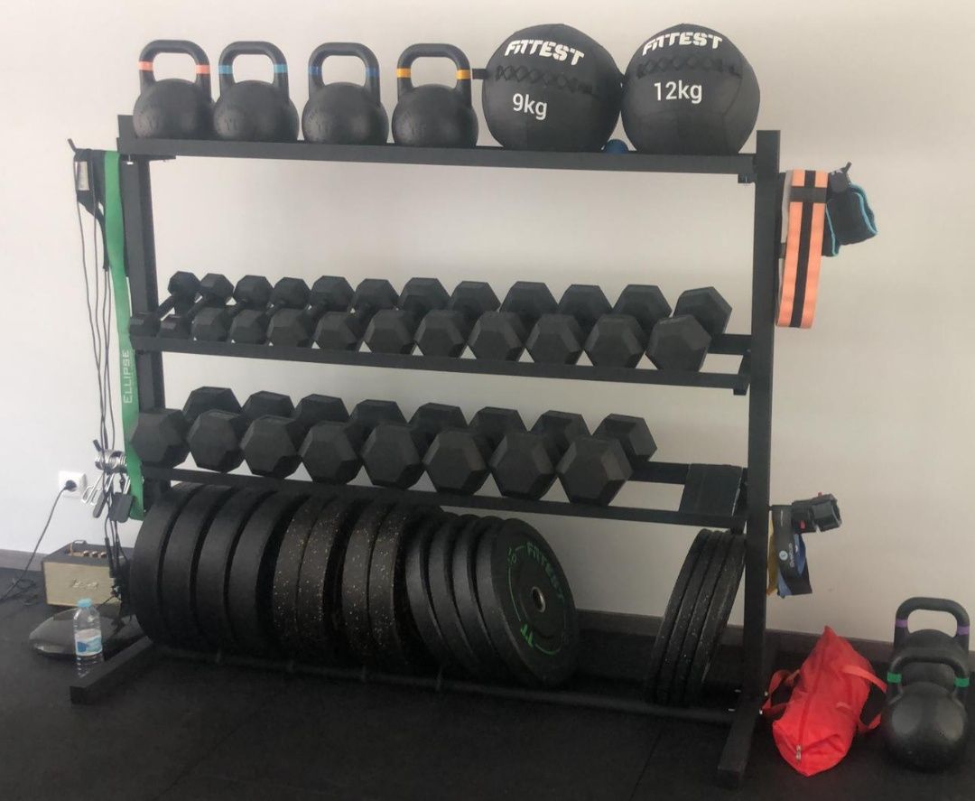 Suportes de halteres, bumpers e kettlebells