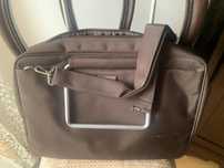 Bolsa documentos ou portátil. com divis e uma  com fecho; marca Avon