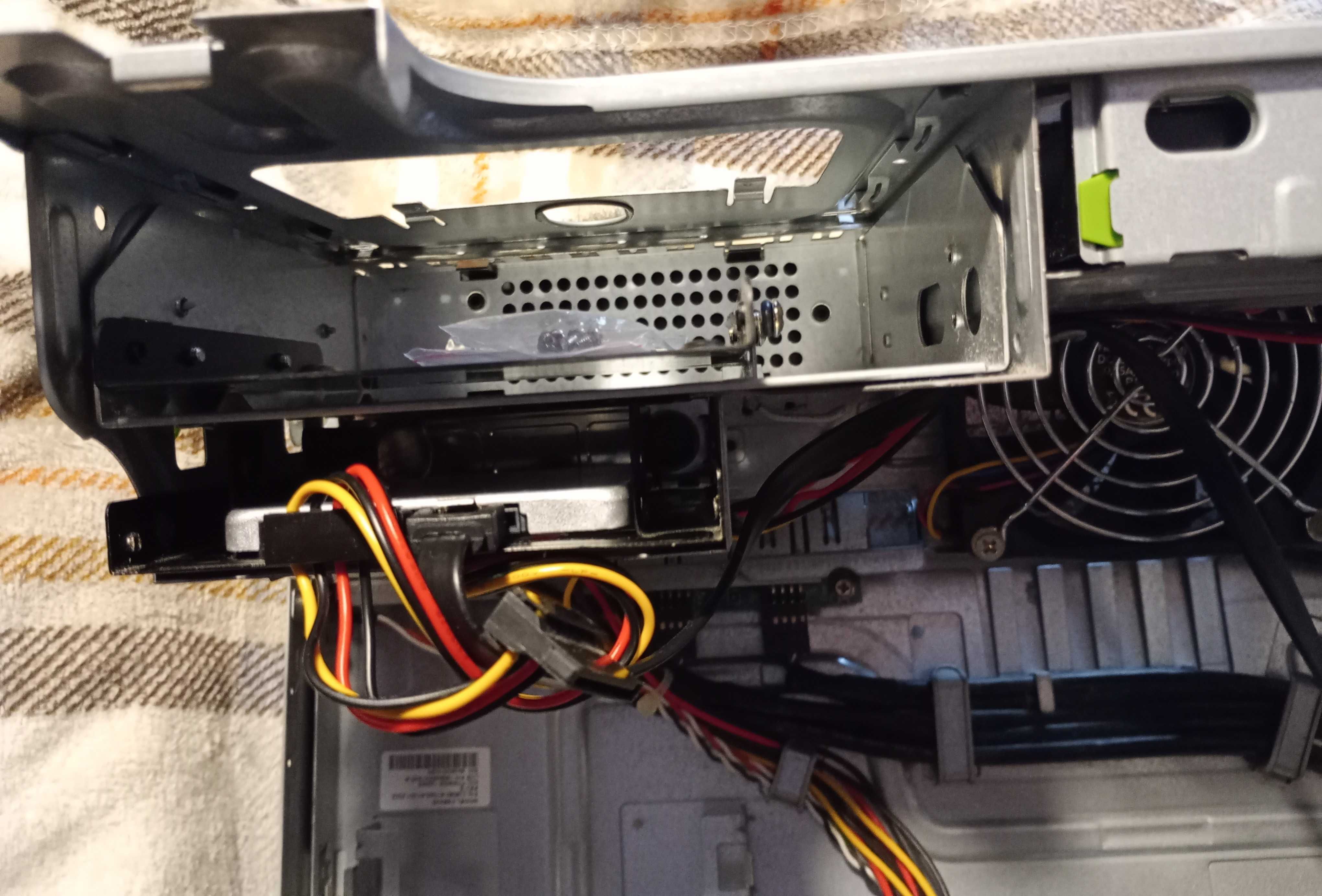 Sprzedam używany komputer Fujitsu Esprimo E720 E90