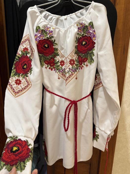 Продам вишиванку на дівчинку