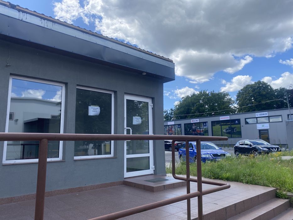 50m2 wejście z chodnika parking