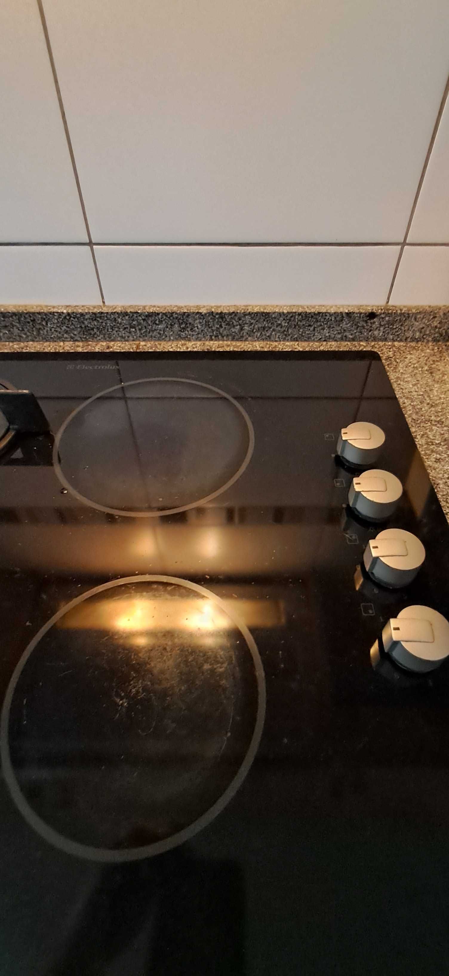 Forno eléctrico e placa fogão mista (gás e eléctrica)