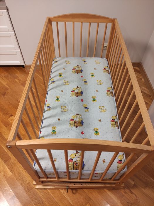 Віддам дитяче ліжечко-колиску. Матрац в хорошому стані після хімчистки