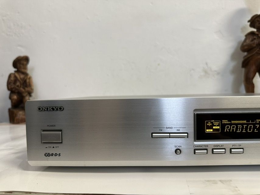 Tuner stereo Onkyo T-4211, Made in Malaysia.