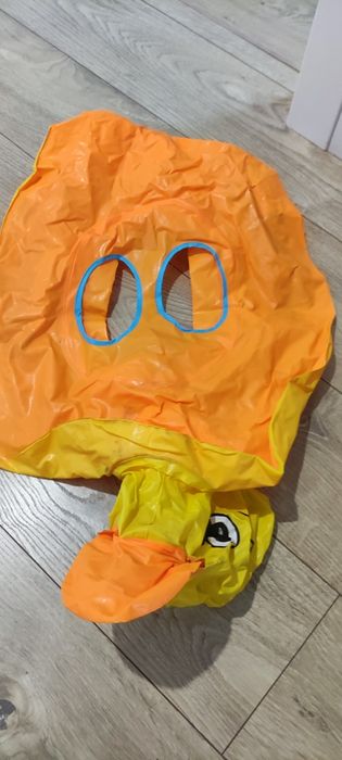 Koło do pływania dla dziecka niemowlaka