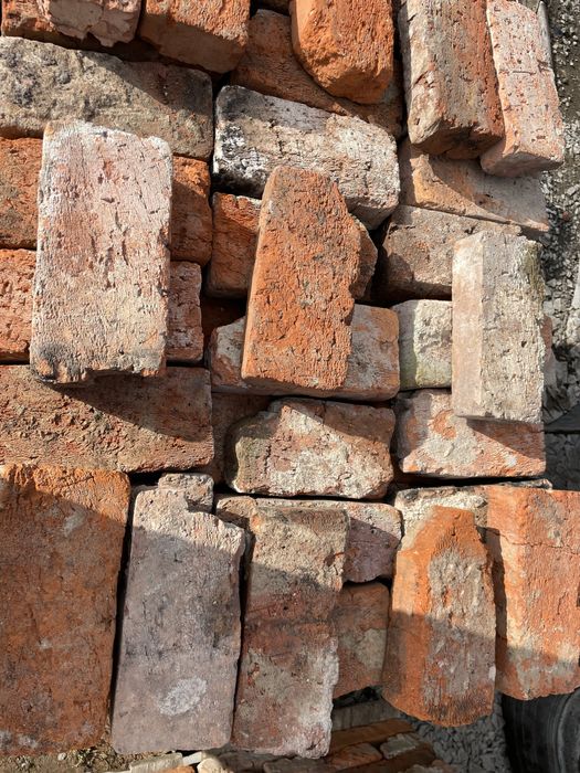 Цегла бувша у використанні вся ціла , можлива доставка